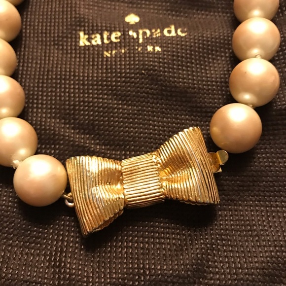 Kate Spade New York All Wrapped Up Pearl Necklace Gold 18" Ribbon Bow co… - Picture 4 of 5